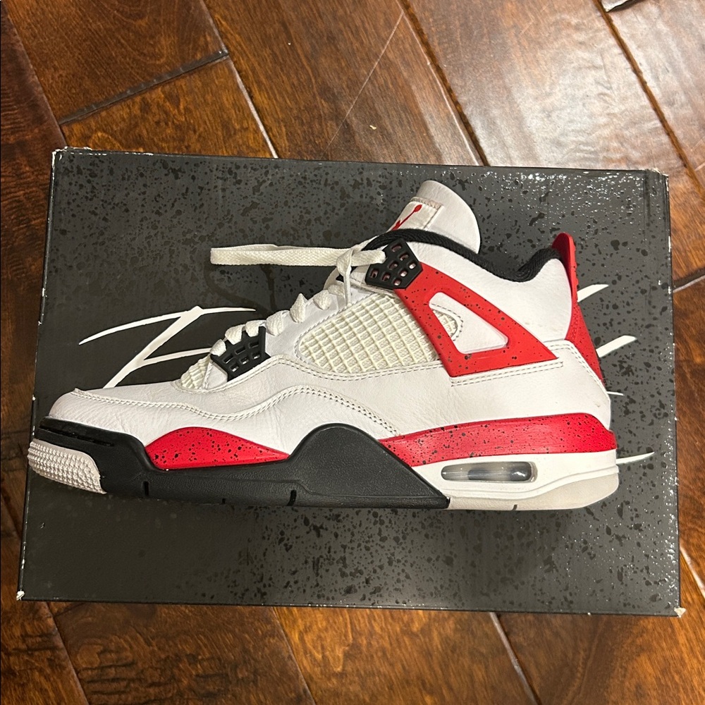 Nike Air Jordan 4 Retro “fire red”